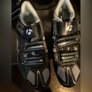 Spinning tenis shoes size 8.5-9